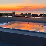 Duca D'aosta Terrace, Skypool & Sauna Apartament