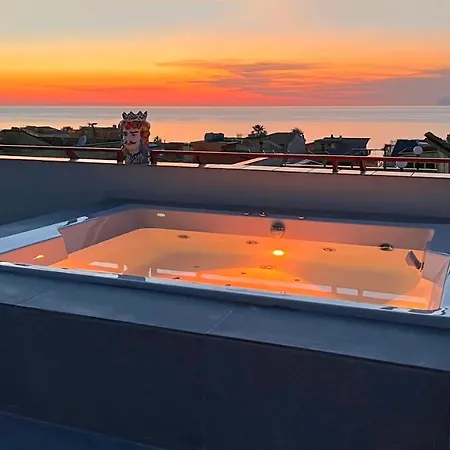 Duca D'aosta Terrace, Skypool & Sauna Apartament